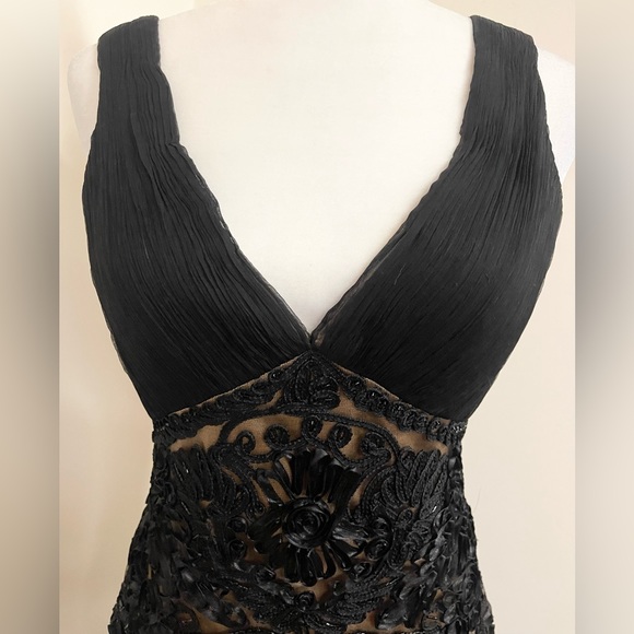 Elegant Black Lace Dress - Picture 3 of 14